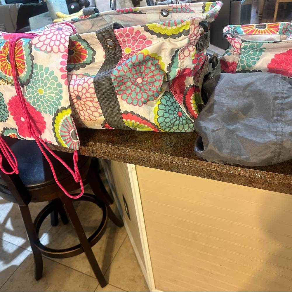 Thirty-One Floral Tote Bag bubble bloom large tote, grey topper, caddy cinch bag